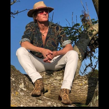 Scott Wimsett perusing the horizon in his leopard Sylvians